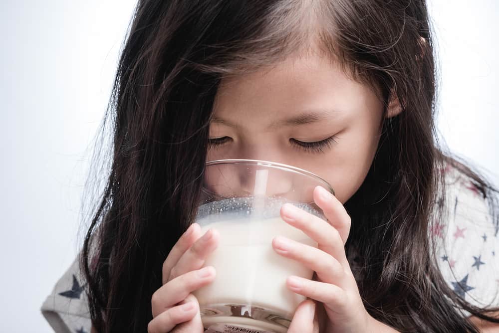 výhody pitia mlieka pred spaním