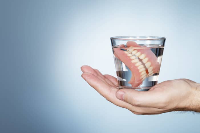starostlivosť o zubné protézy
