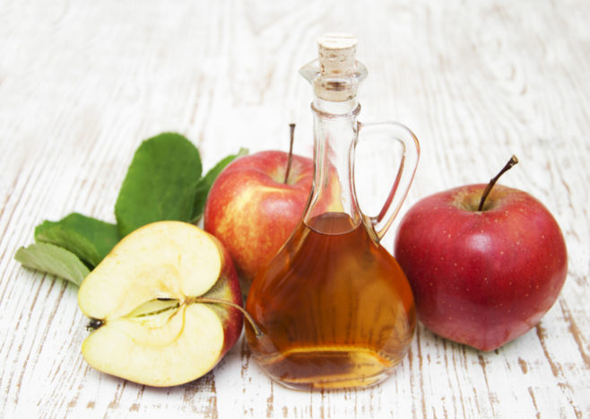 výhody jablčného octu ako prírodného lieku na liečbu psoriázy