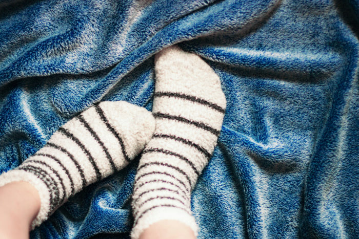 spať s ponožkami