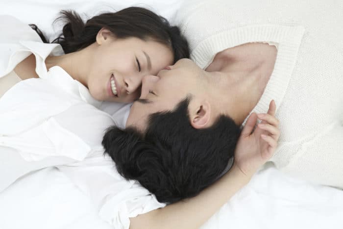 ako urobiť sex prvou nocou novomanželov