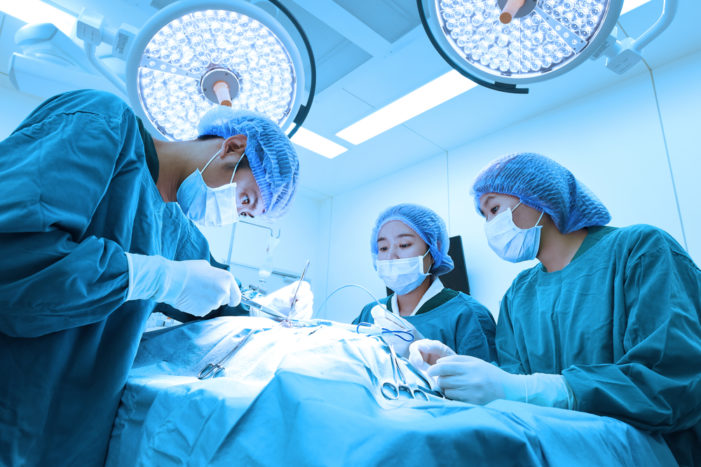 príčiny infekcie chirurgických rán sú rizikovými faktormi