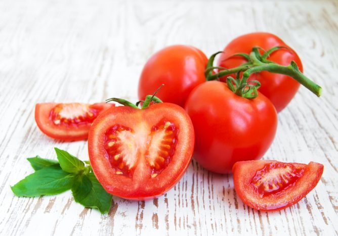 paradajky sú prínosom červenej zeleniny